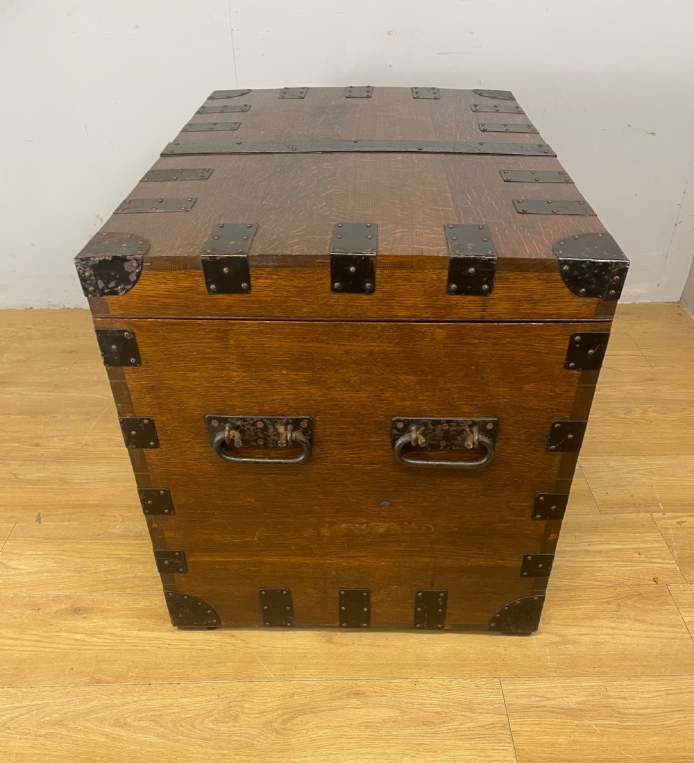 Large C19TH oak silver box by Payne and Sons Oxford  View VIII