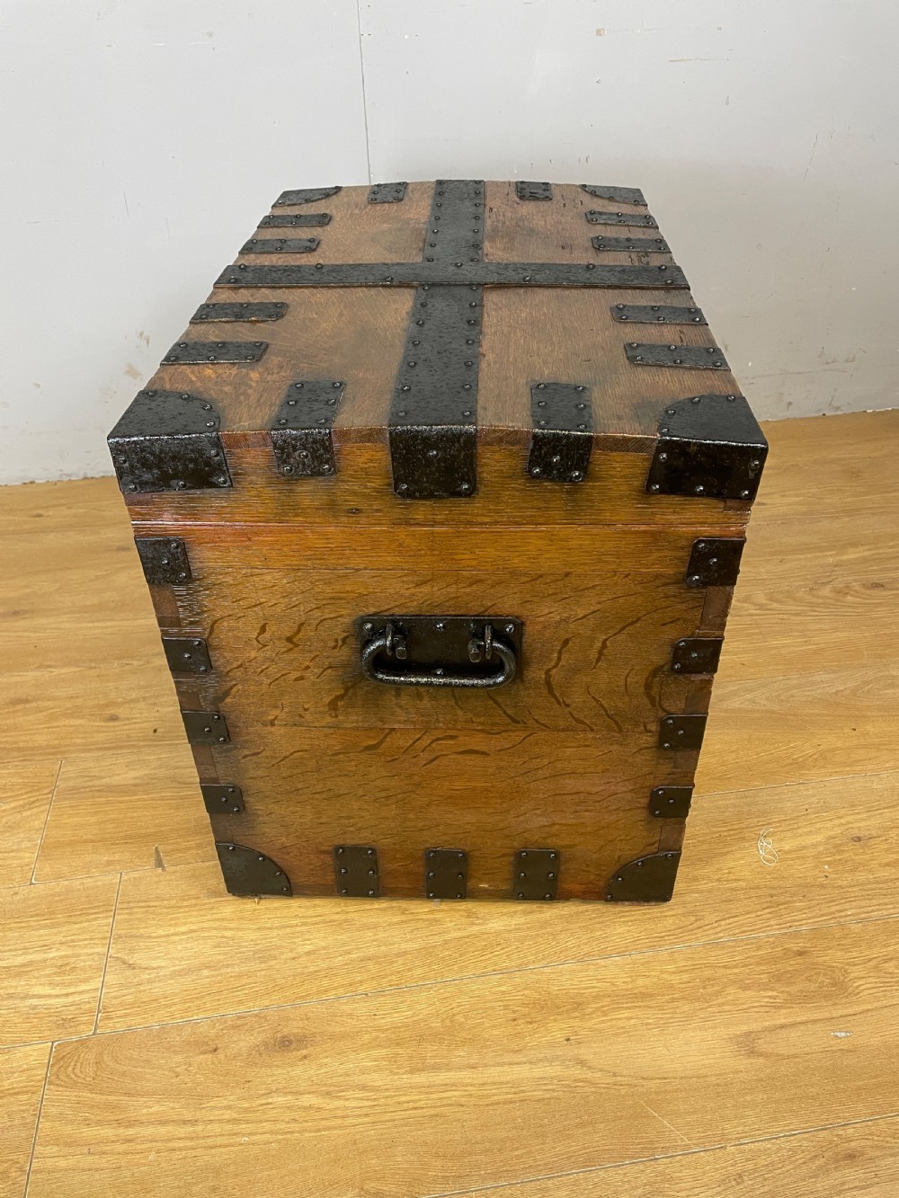 C19TH oak silver box by Simpson Benzie of Cowes  View IV