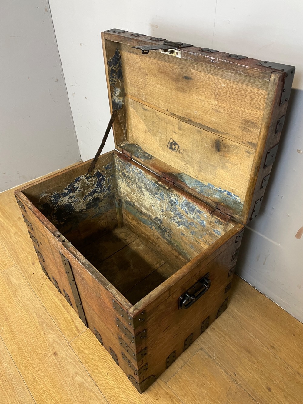 C19TH oak silver box by Simpson Benzie of Cowes  View IX