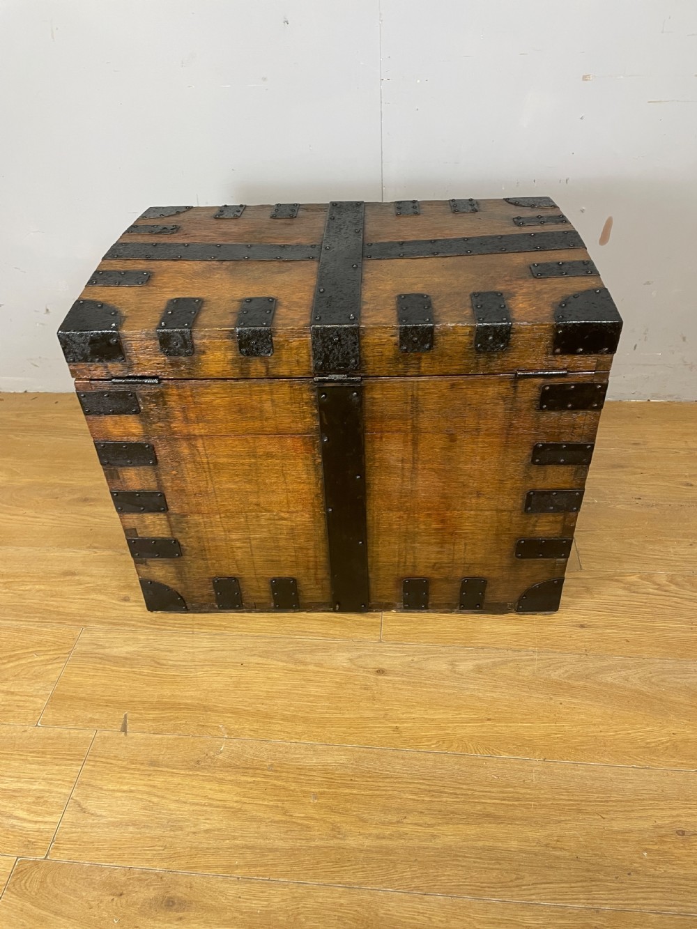 C19TH oak silver box by Simpson Benzie of Cowes  View X