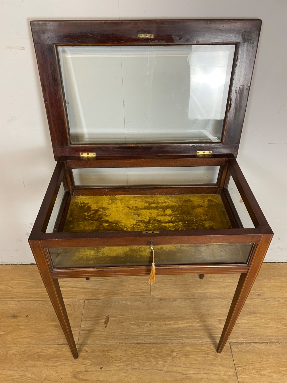 Edwardian mahogany inlaid bijouterie cabinet  View VII