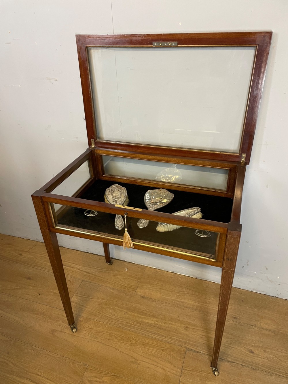 C19TH mahogany bijouterie with provenance  View XII