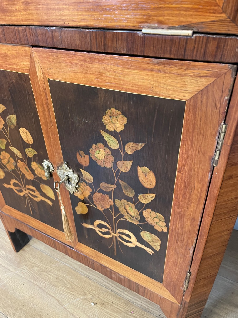 Early C19TH inlaid bureau abattant View XVIII