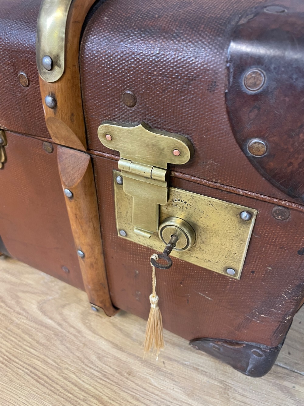 Victorian bentwood steamer trunk with original interior circa 1890  View III