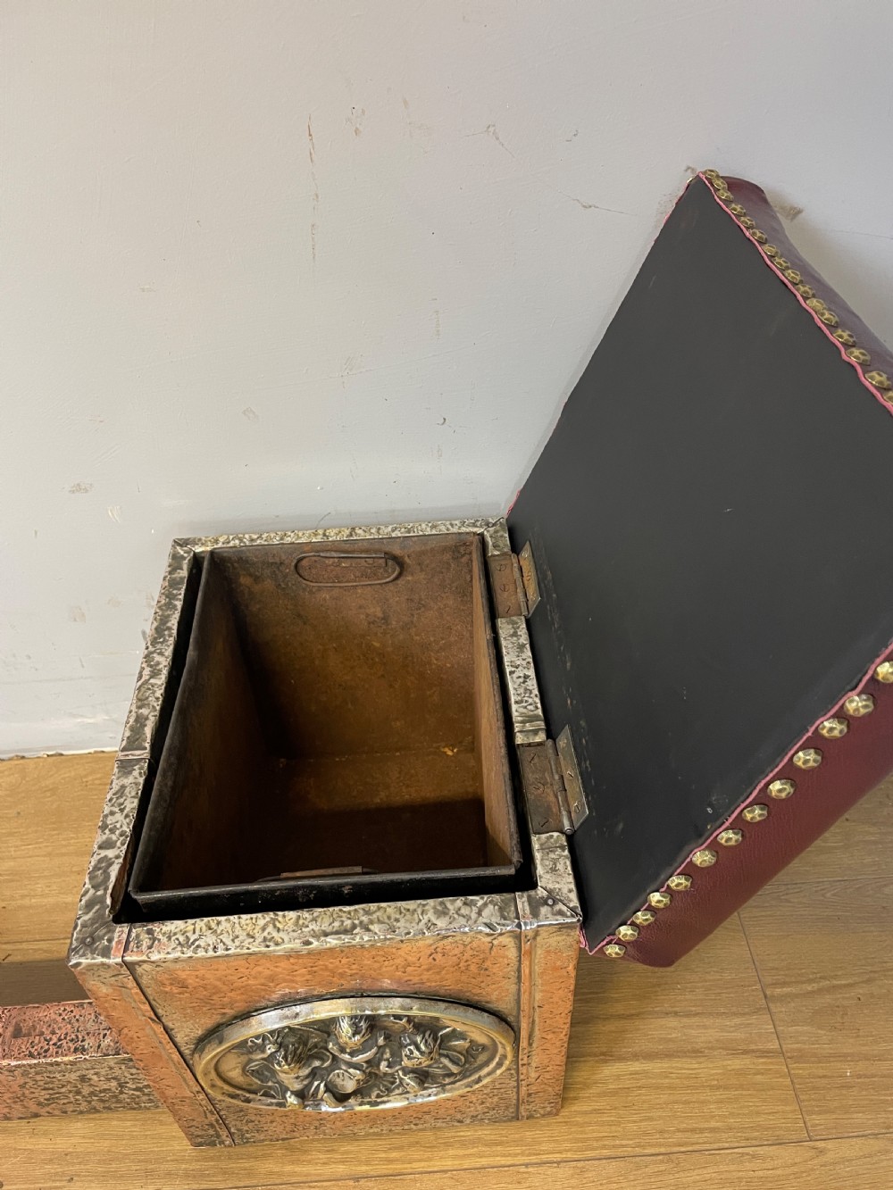 Late C19TH Adjustable club fender with red leather seats  View VII