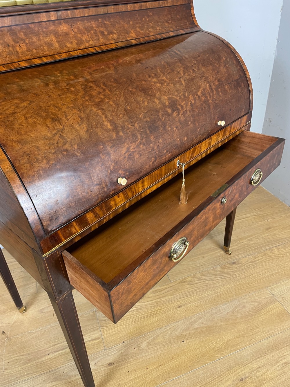Regency plum pudding mahogany cylinder bureau circa 1810 View XIII