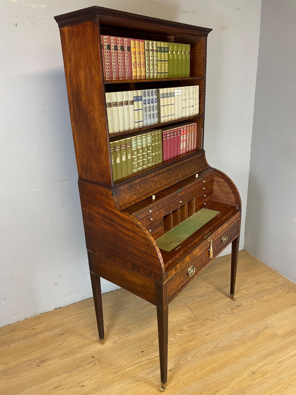 Regency plum pudding mahogany cylinder bureau circa 1810 View XIV