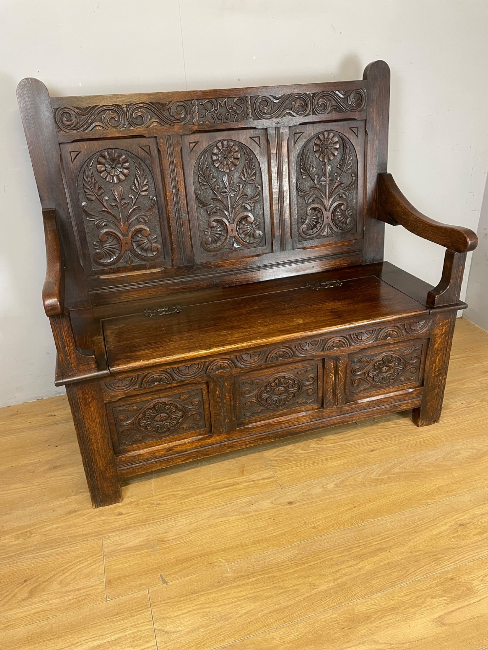 Arts and crafts solid oak carved box settle dated 1907 View III