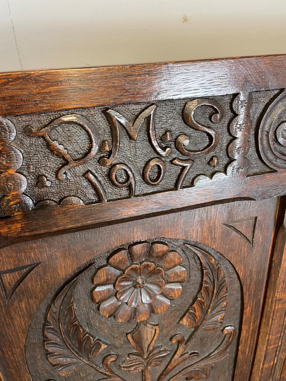 Arts and crafts solid oak carved box settle dated 1907 View IV
