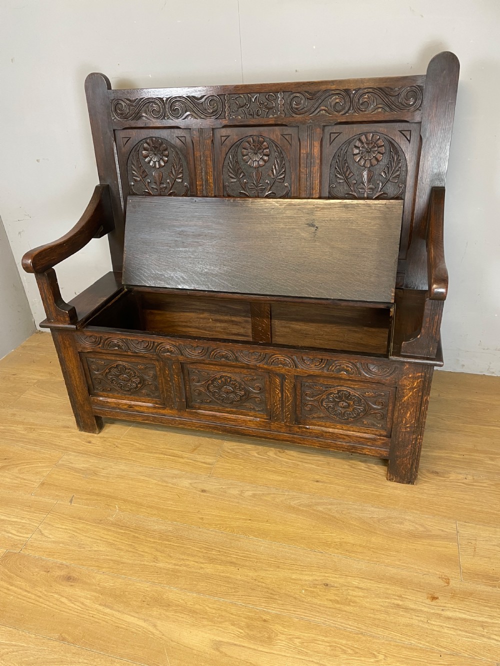 Arts and crafts solid oak carved box settle dated 1907 View V