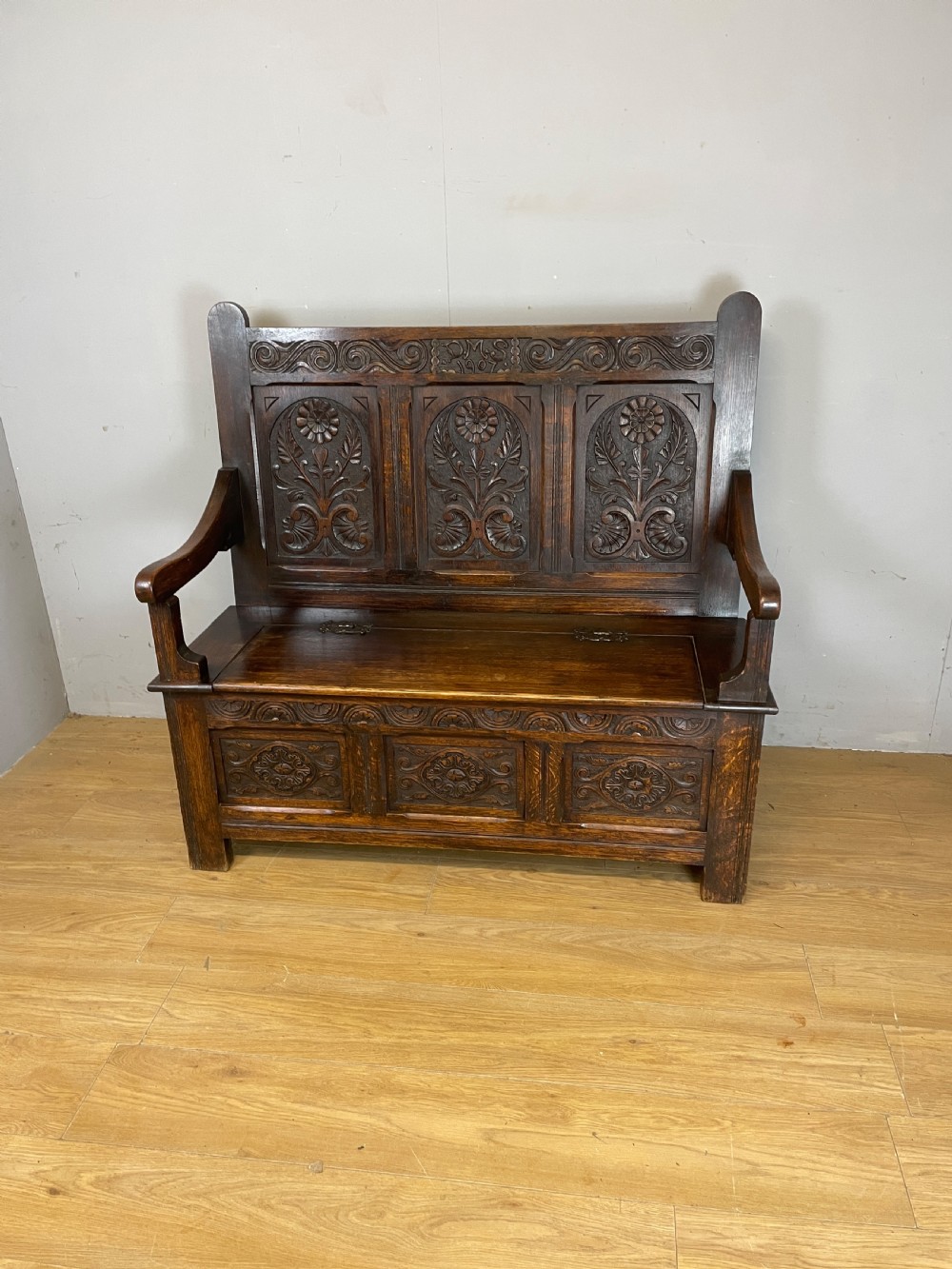 Arts and crafts solid oak carved box settle dated 1907 View XI