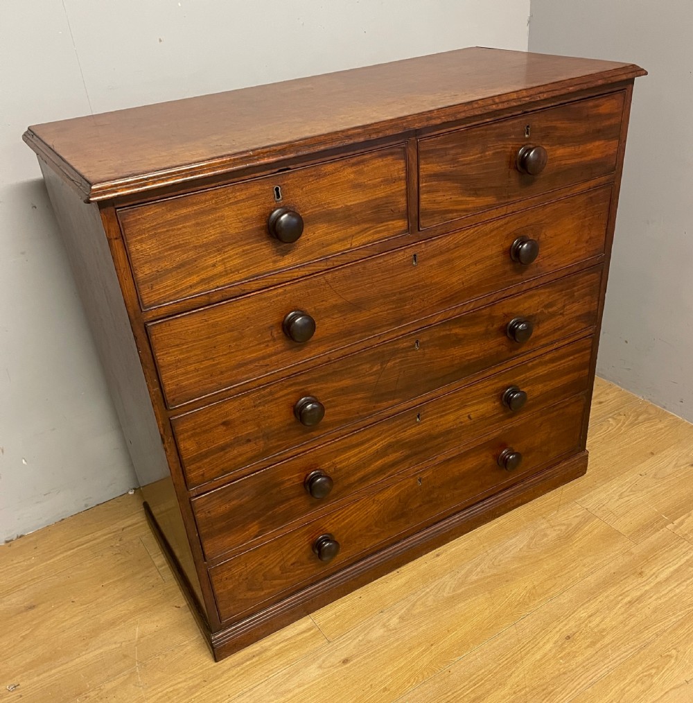 Late Regency  mahogany chest of drawers in original condition  View II