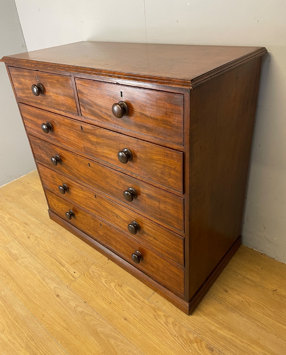 Late Regency  mahogany chest of drawers in original condition  View VII