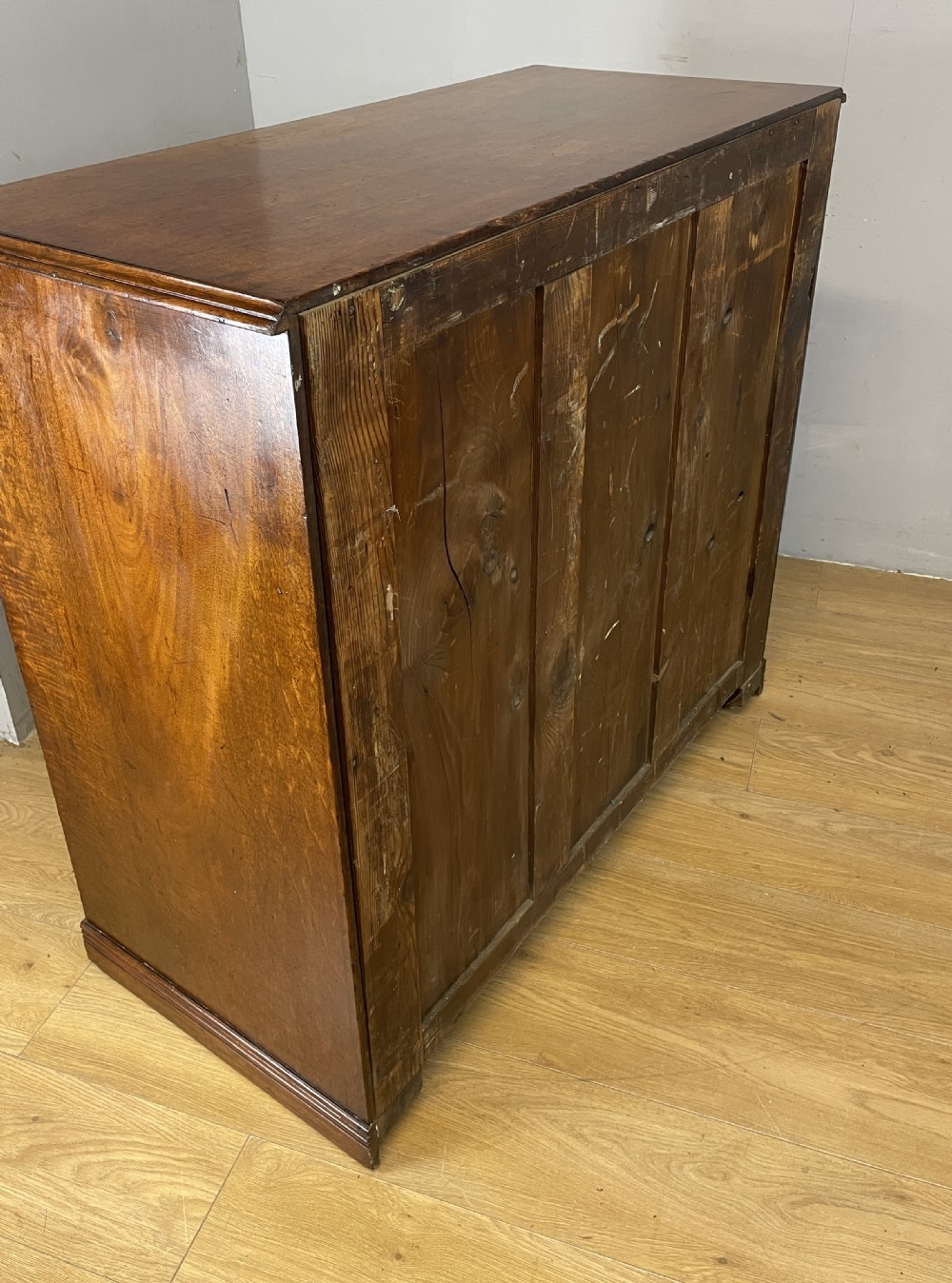 Late Regency  mahogany chest of drawers in original condition  View XI