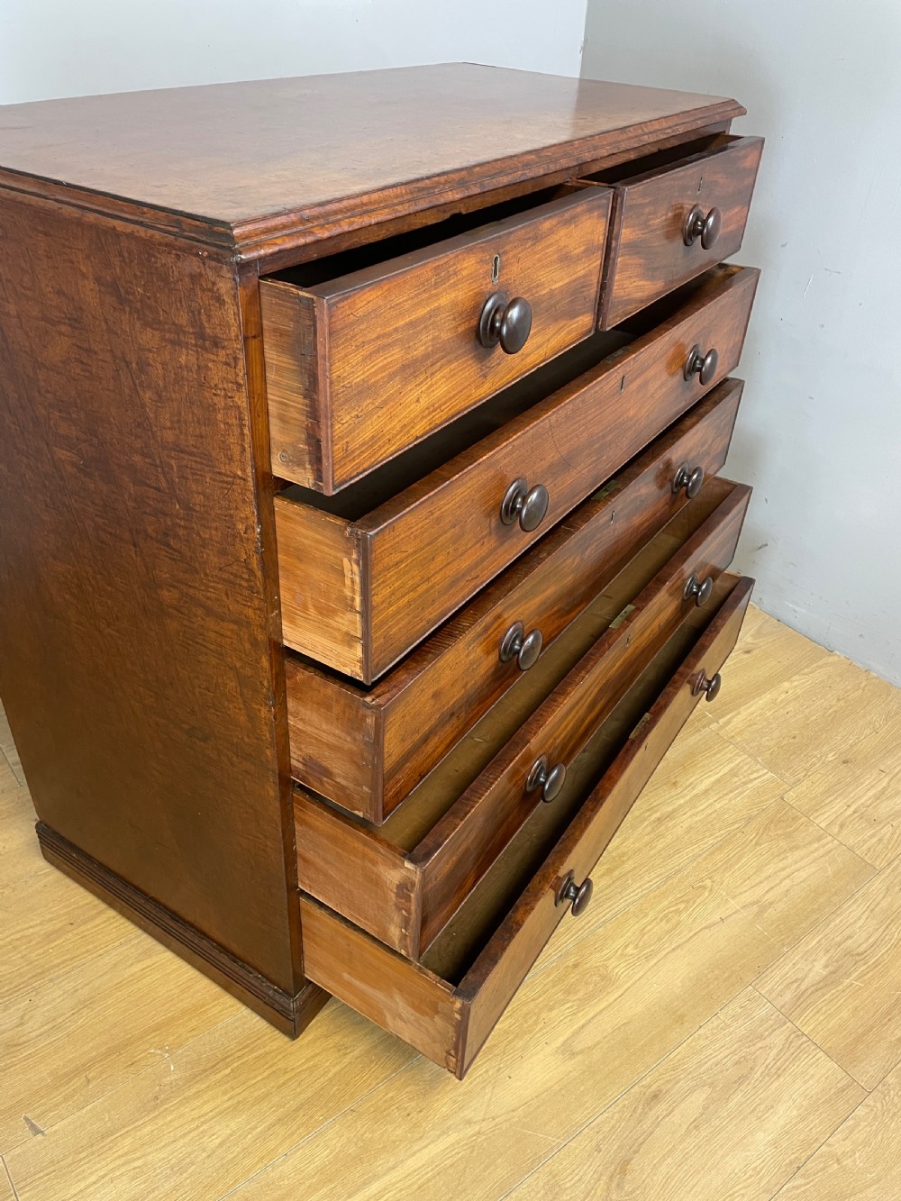Late Regency  mahogany chest of drawers in original condition  View XII