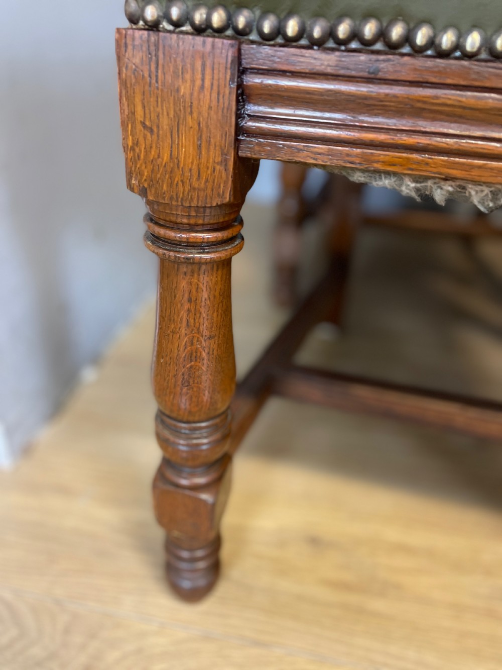 Arts and crafts golden oak set of eight dining chairs in green leather  View XIV