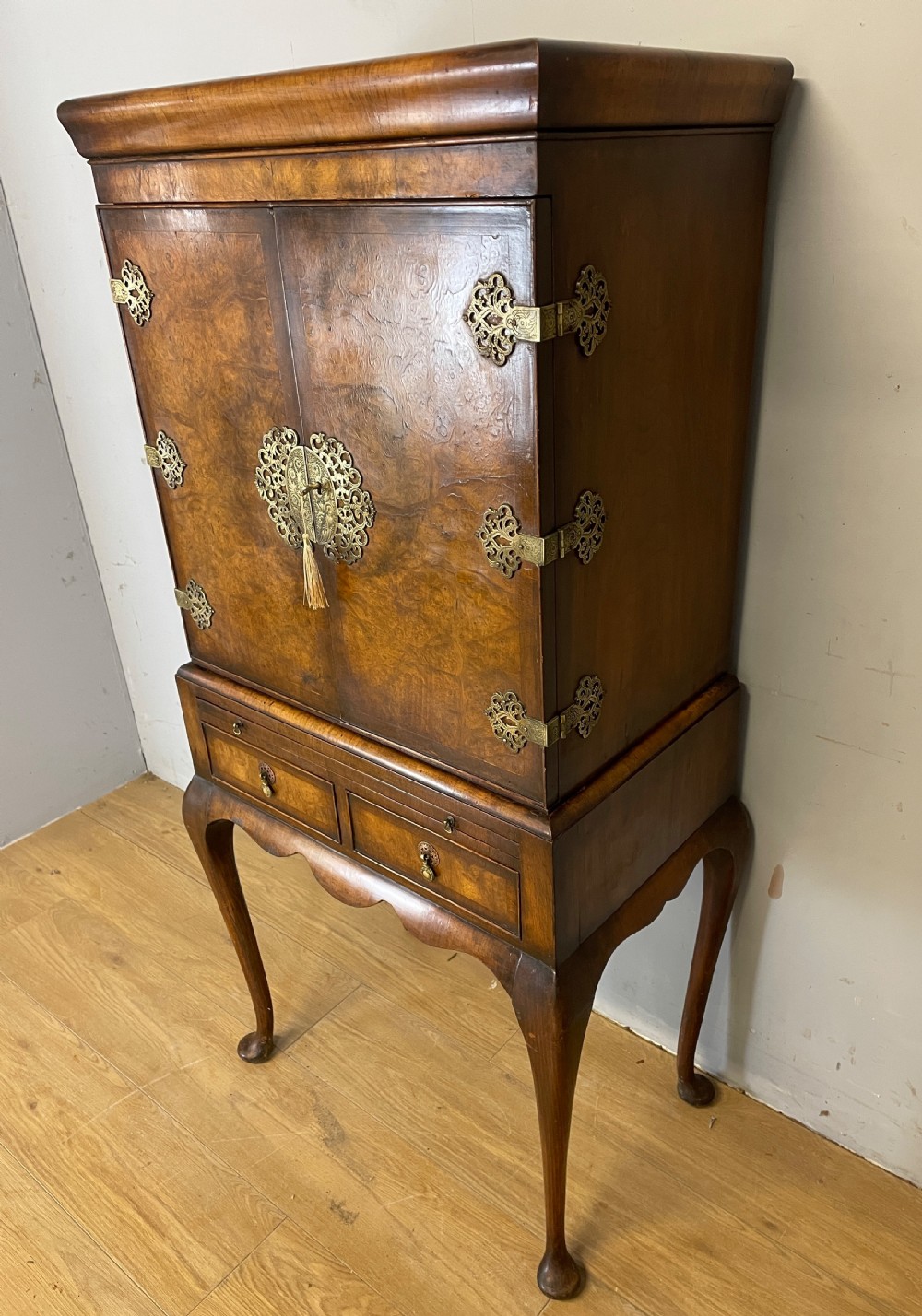 Burr walnut Queen Anne style drinks cabinet circa 1920 View V