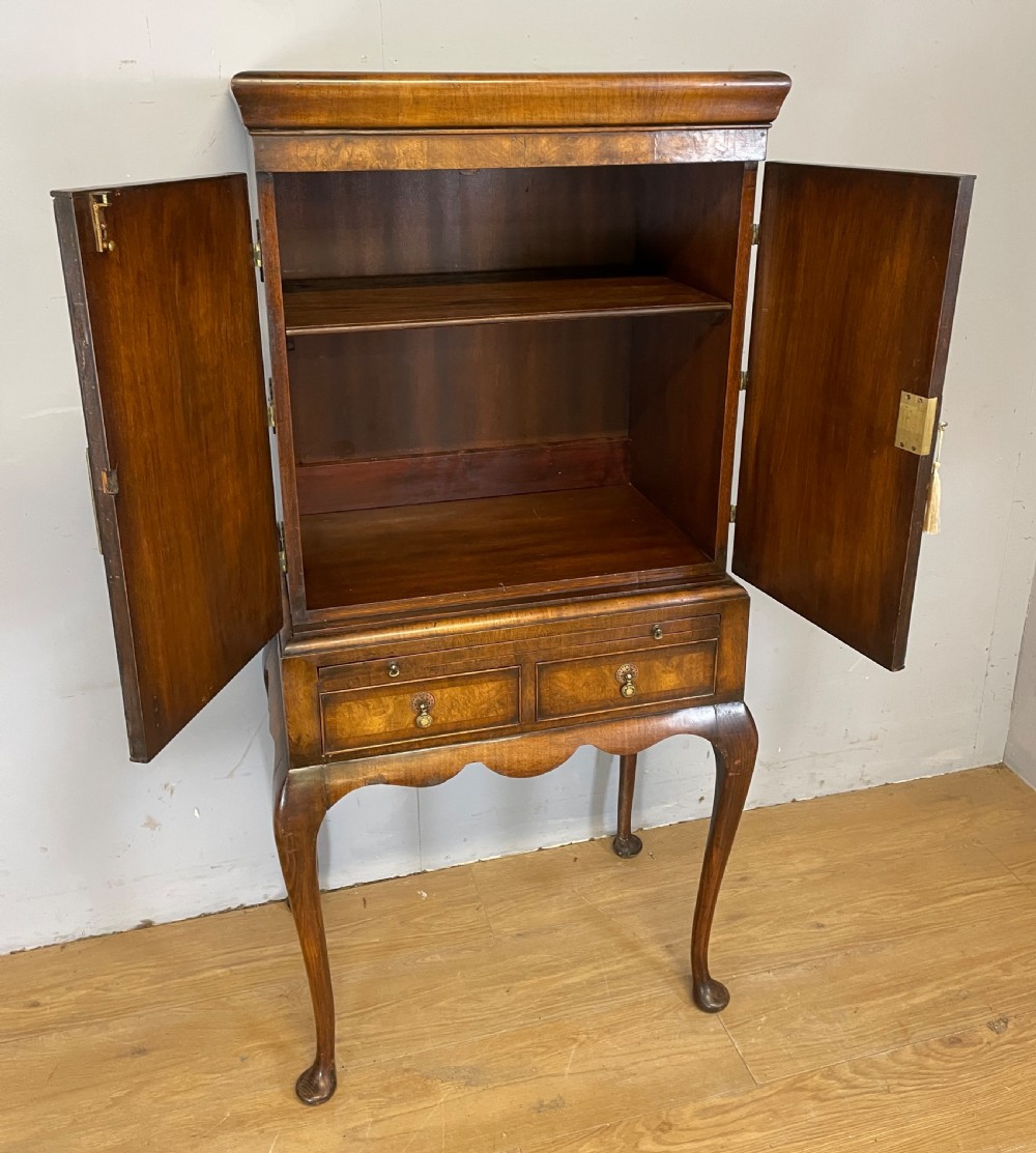 Burr walnut Queen Anne style drinks cabinet circa 1920 View VII