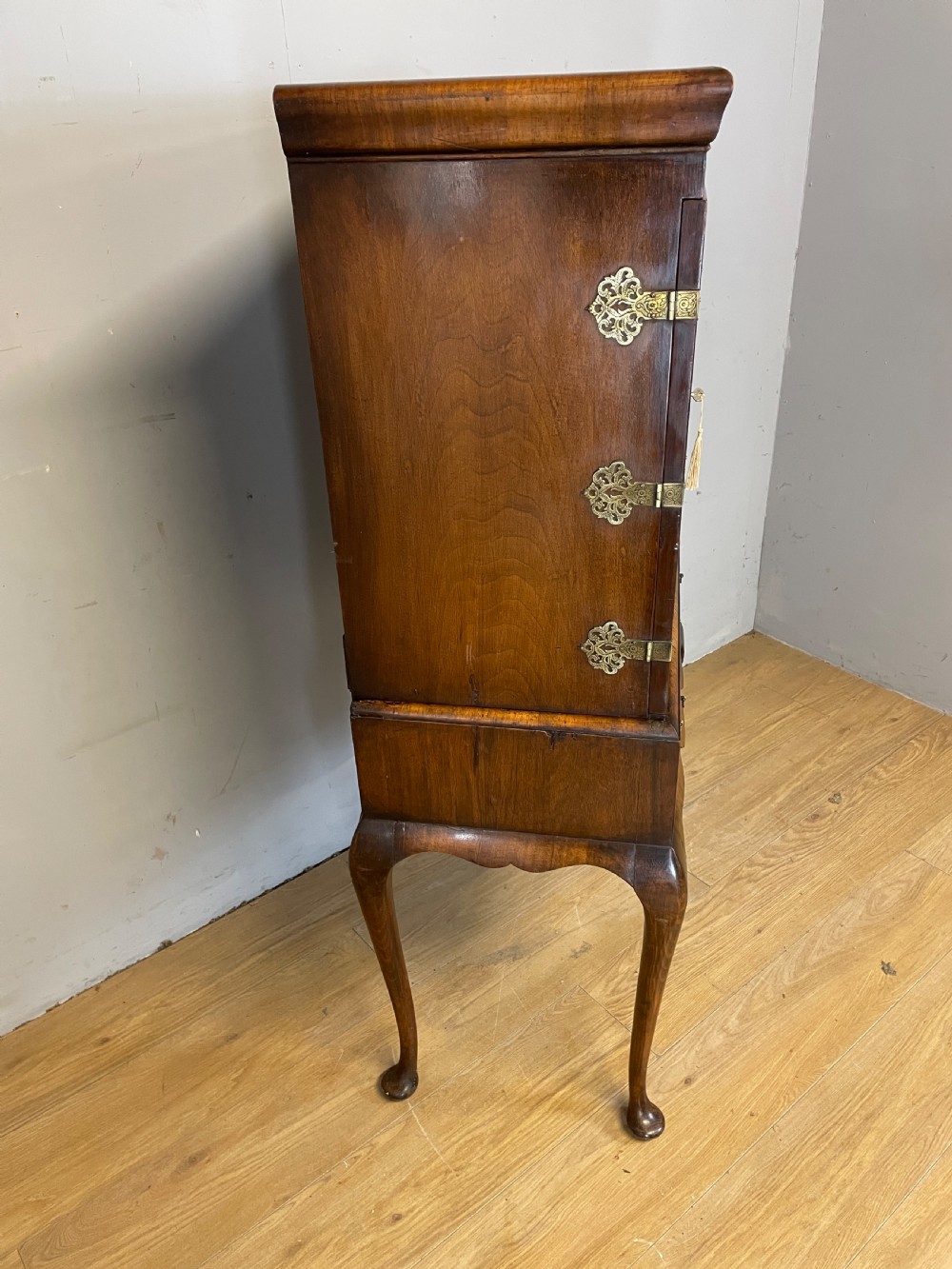 Burr walnut Queen Anne style drinks cabinet circa 1920 View X