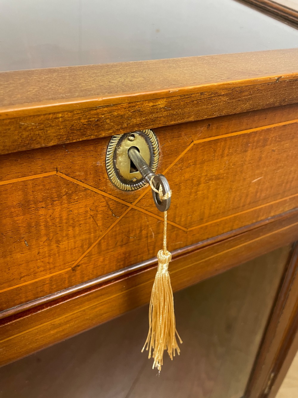 Edwardian inlaid mahogany bijouterie cabinet with gallery top  View VIII
