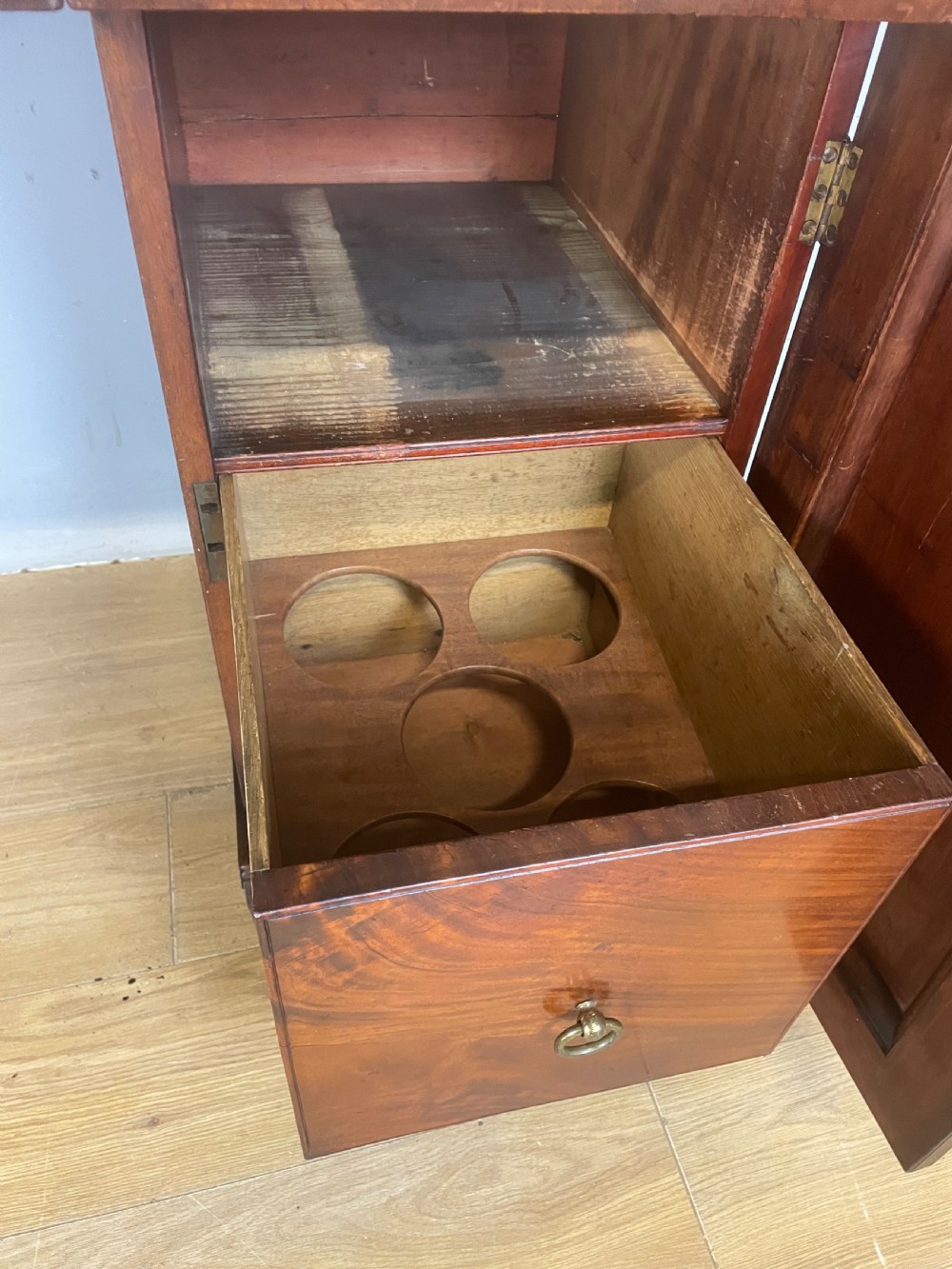 Regency flame mahogany twin pedestal sideboard circa 1825 View VIII