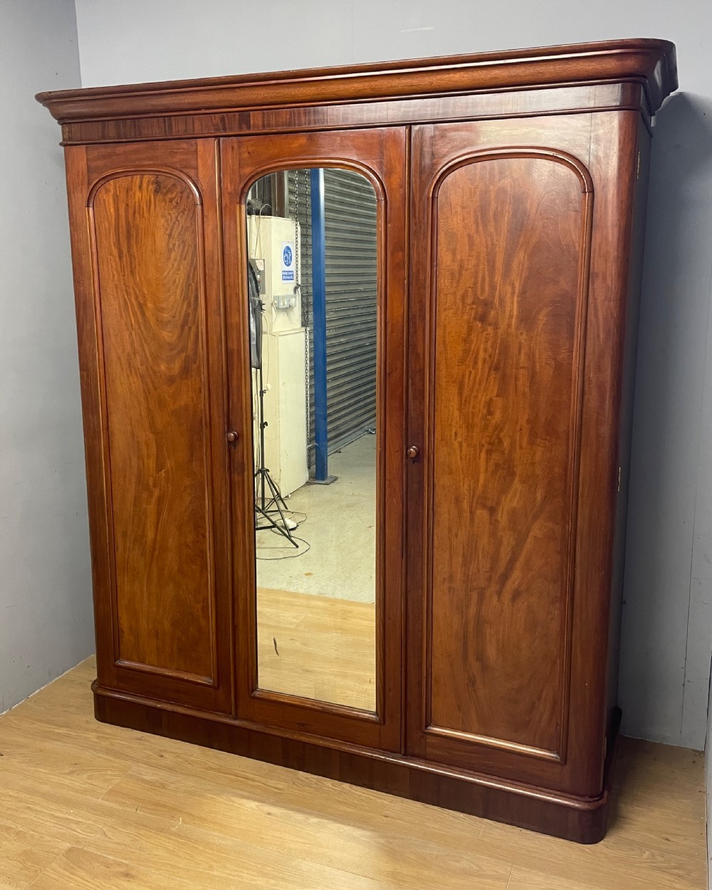 Large country house mahogany triple wardrobe circa 1880  View II