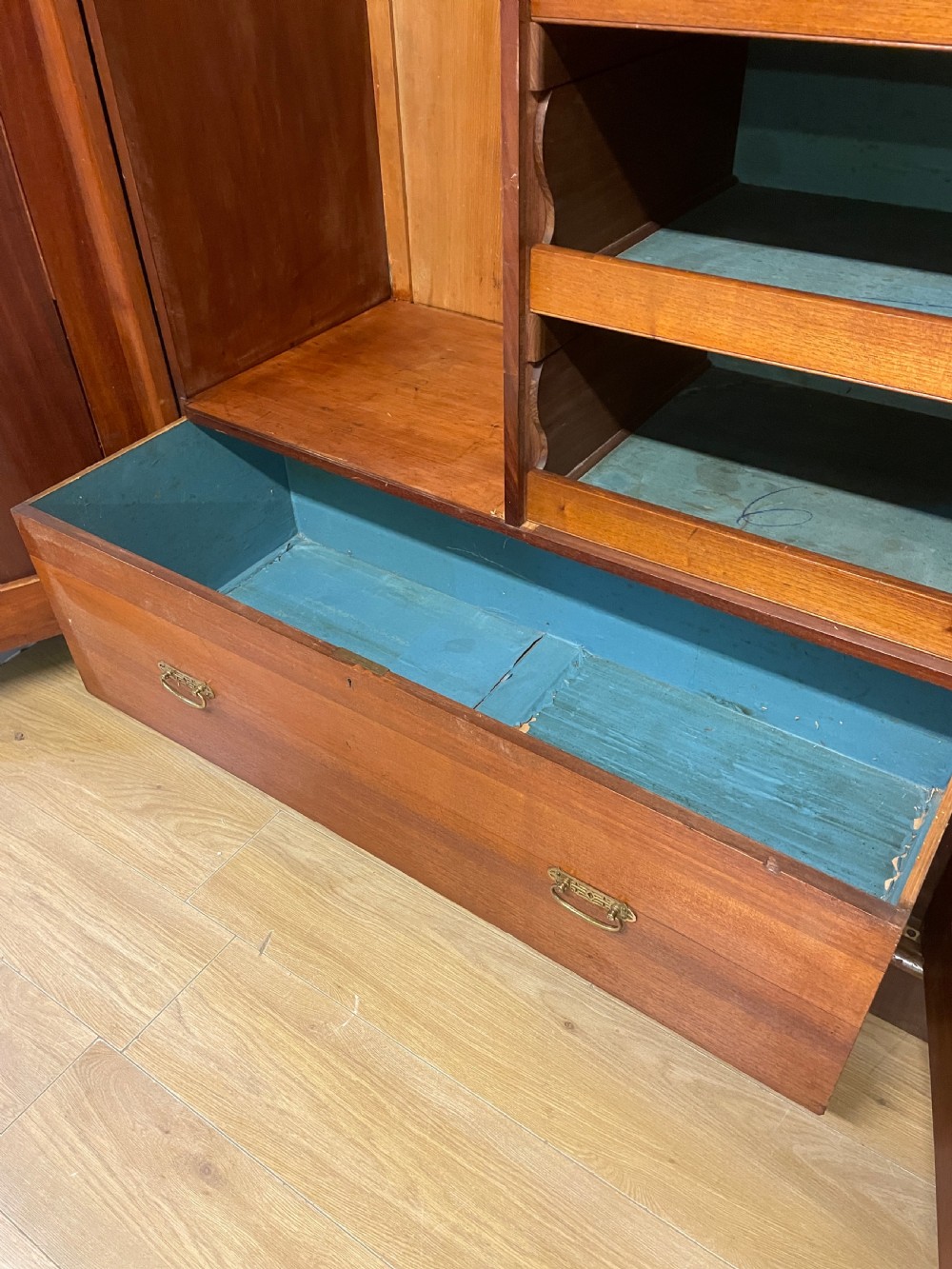 Large country house mahogany triple wardrobe circa 1880  View IX