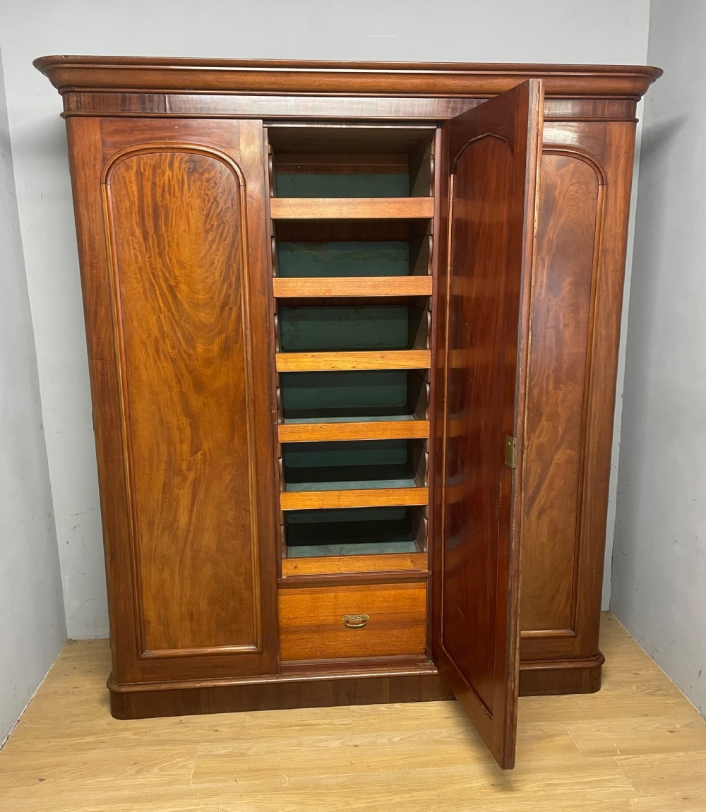 Large country house mahogany triple wardrobe circa 1880  View XII