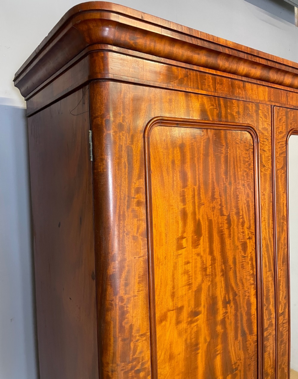 C19TH country house flame mahogany triple wardrobe  View XII