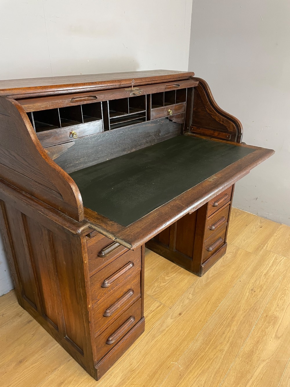 Edwardian oak twin pedestal roll top desk  View III
