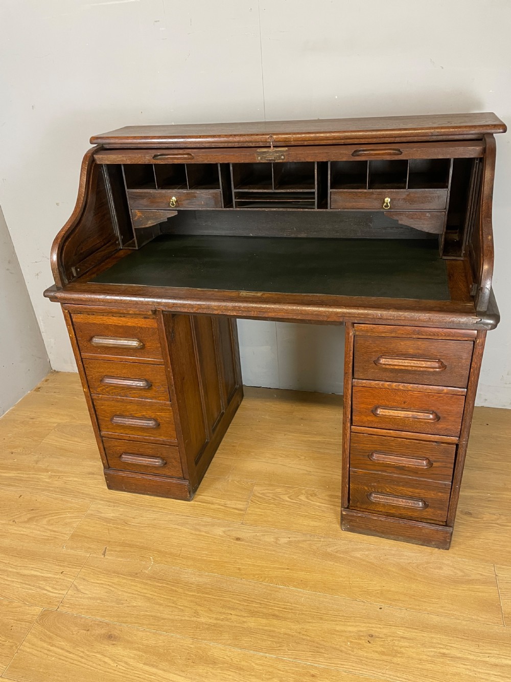Edwardian oak twin pedestal roll top desk  View IV