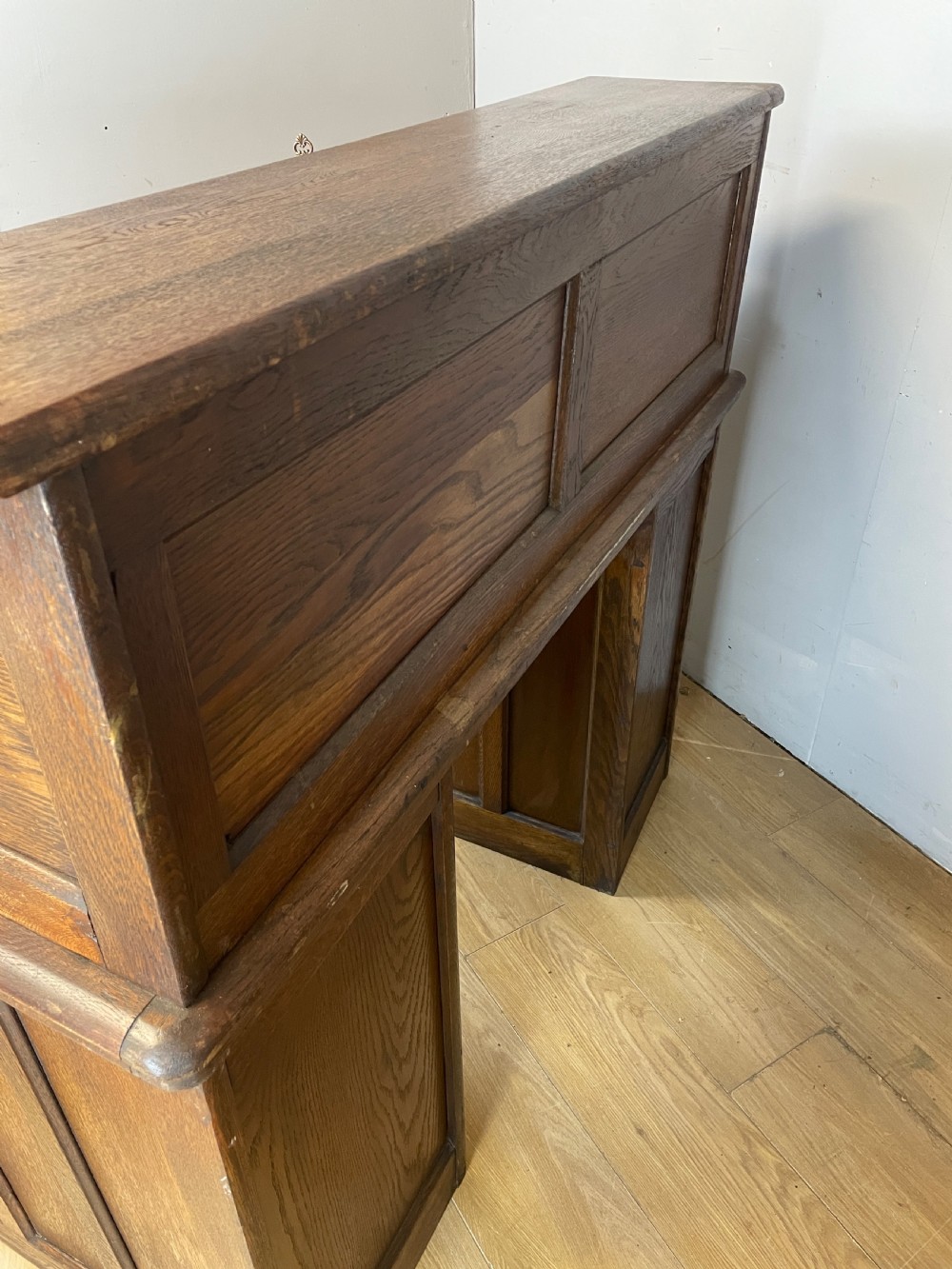 Edwardian oak twin pedestal roll top desk  View VIII