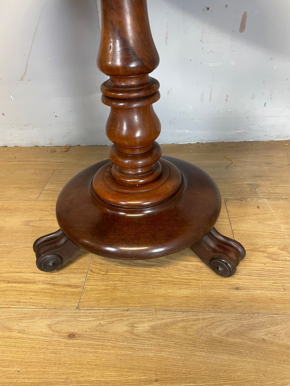 C19TH mahogany circular tilt top centre or breakfast table  View III