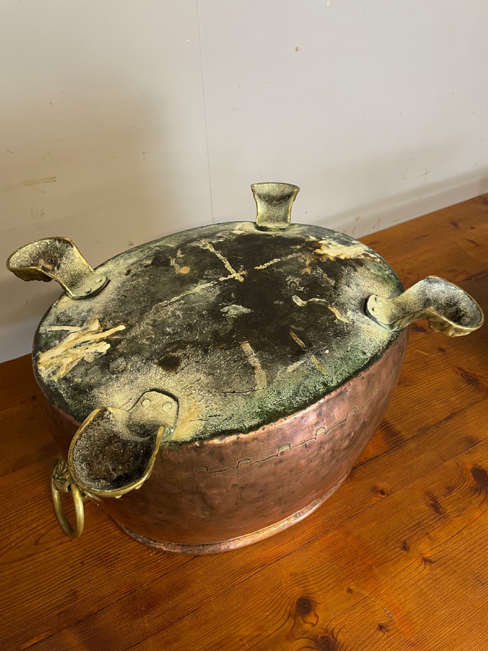 Georgian copper coal box with lid in good original condition  View XI