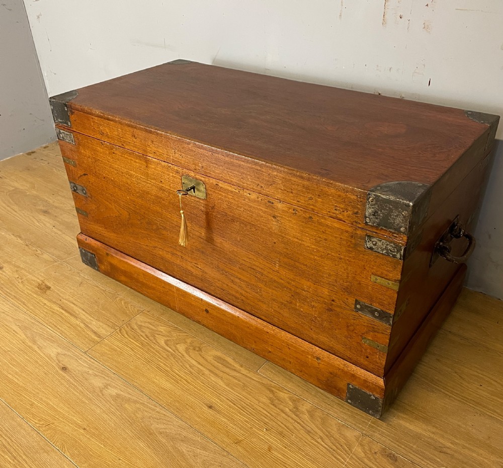 C19TH camphorwood chest with original key View III