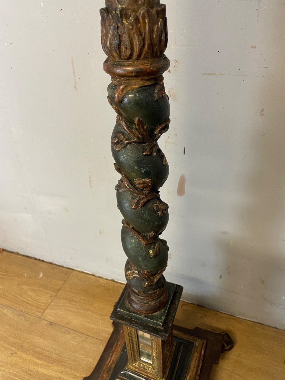 An 18th-century Italian carved wood torchere with a gilded Corinthian capital, fluted column, spiral twist shaft, and stepped base with scroll feet. View IV