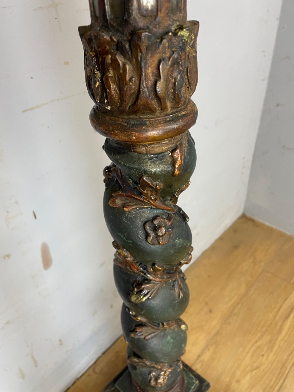 An 18th-century Italian carved wood torchere with a gilded Corinthian capital, fluted column, spiral twist shaft, and stepped base with scroll feet. View VII