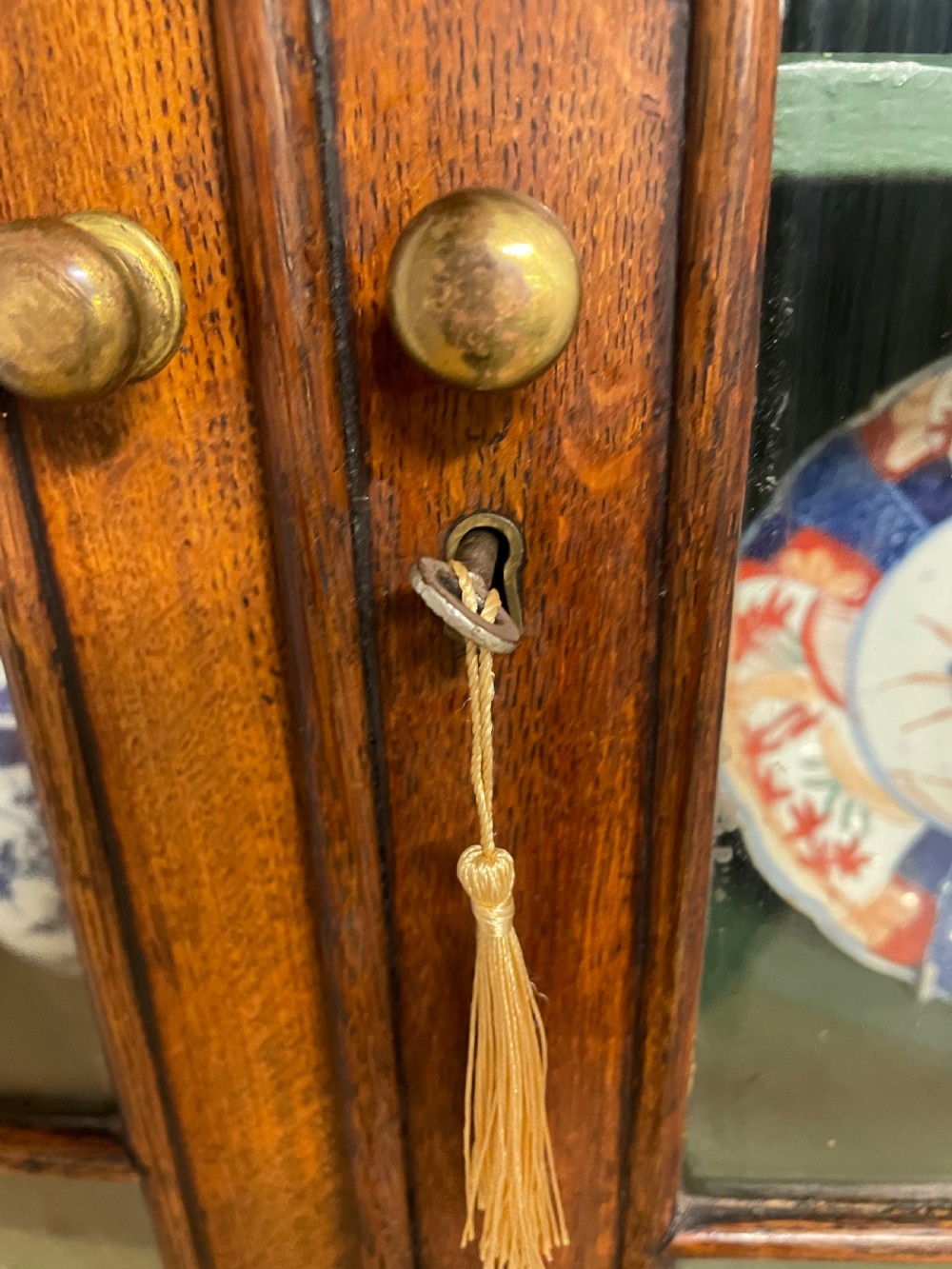 Georgian oak freestanding glazed corner cupboard circa 1790 View V