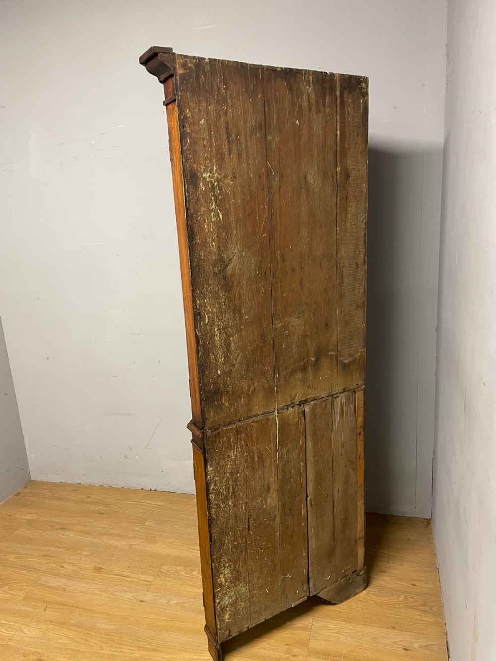 Georgian oak freestanding glazed corner cupboard circa 1790 View VII