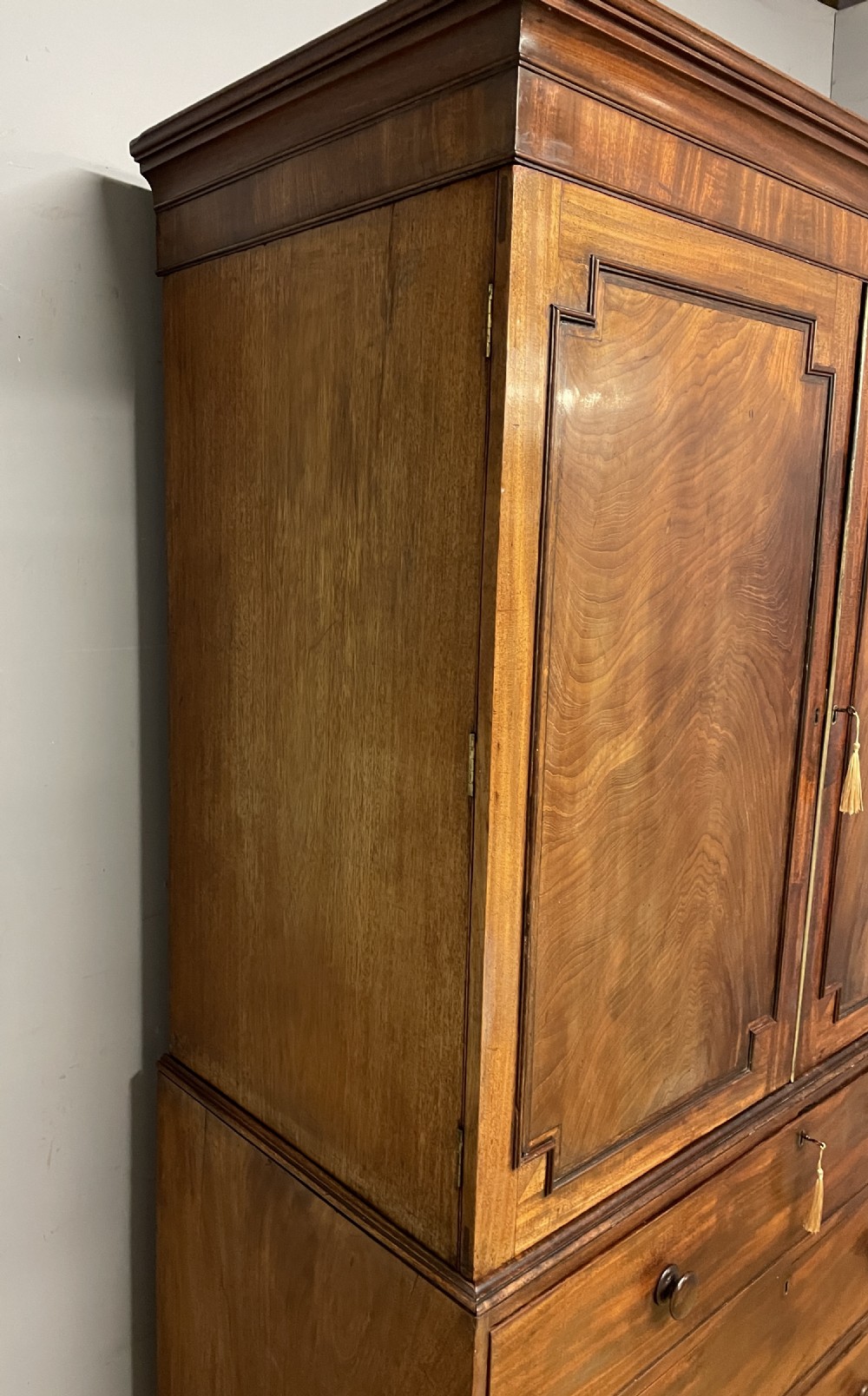 Georgian country house flame mahogany linen press circa 1800 View IV