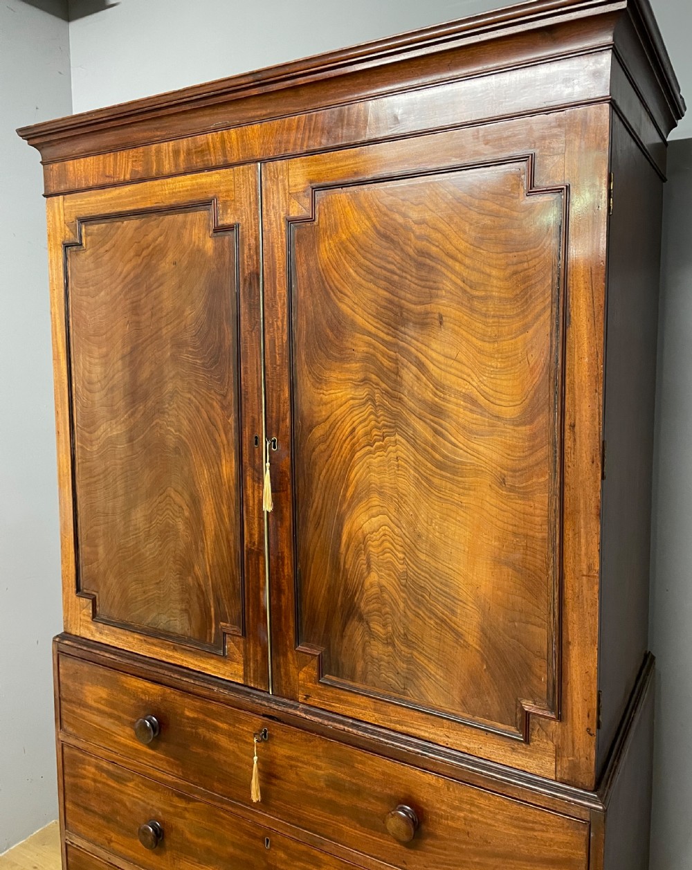Georgian country house flame mahogany linen press circa 1800 View IX