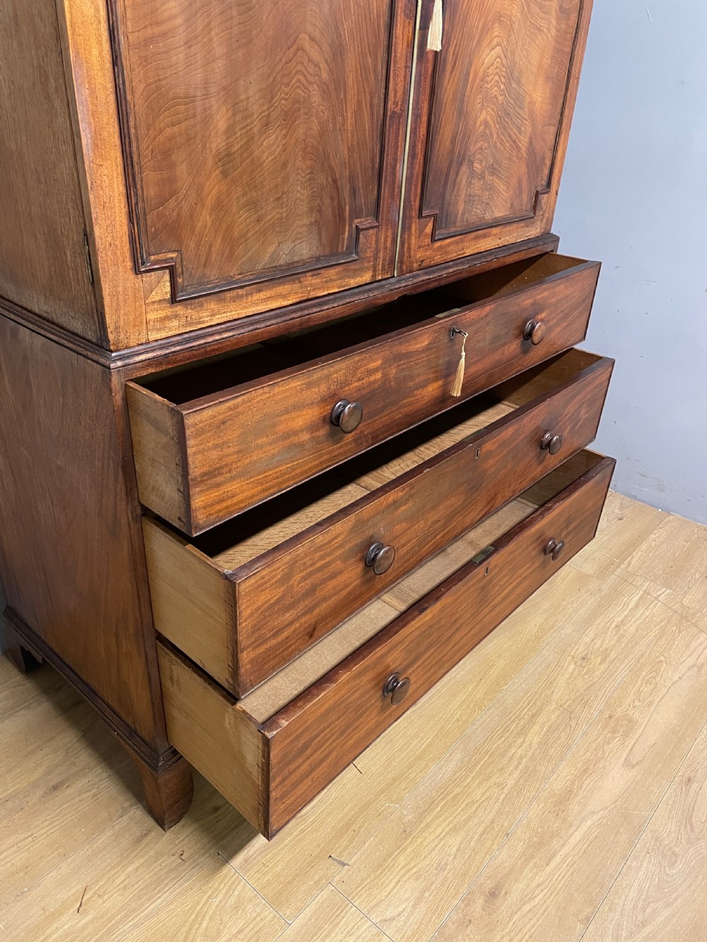 Georgian country house flame mahogany linen press circa 1800 View XI