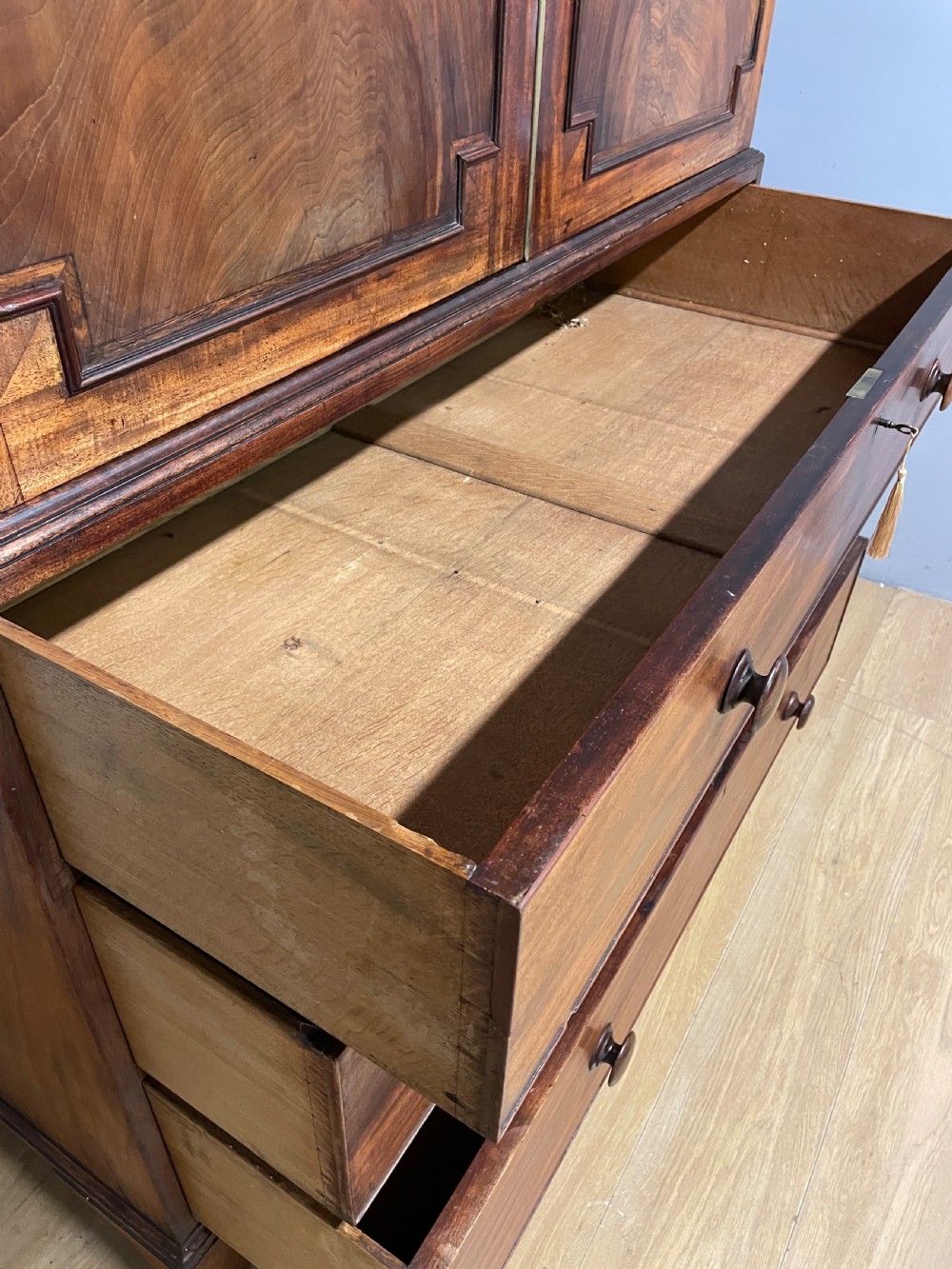 Georgian country house flame mahogany linen press circa 1800 View XII