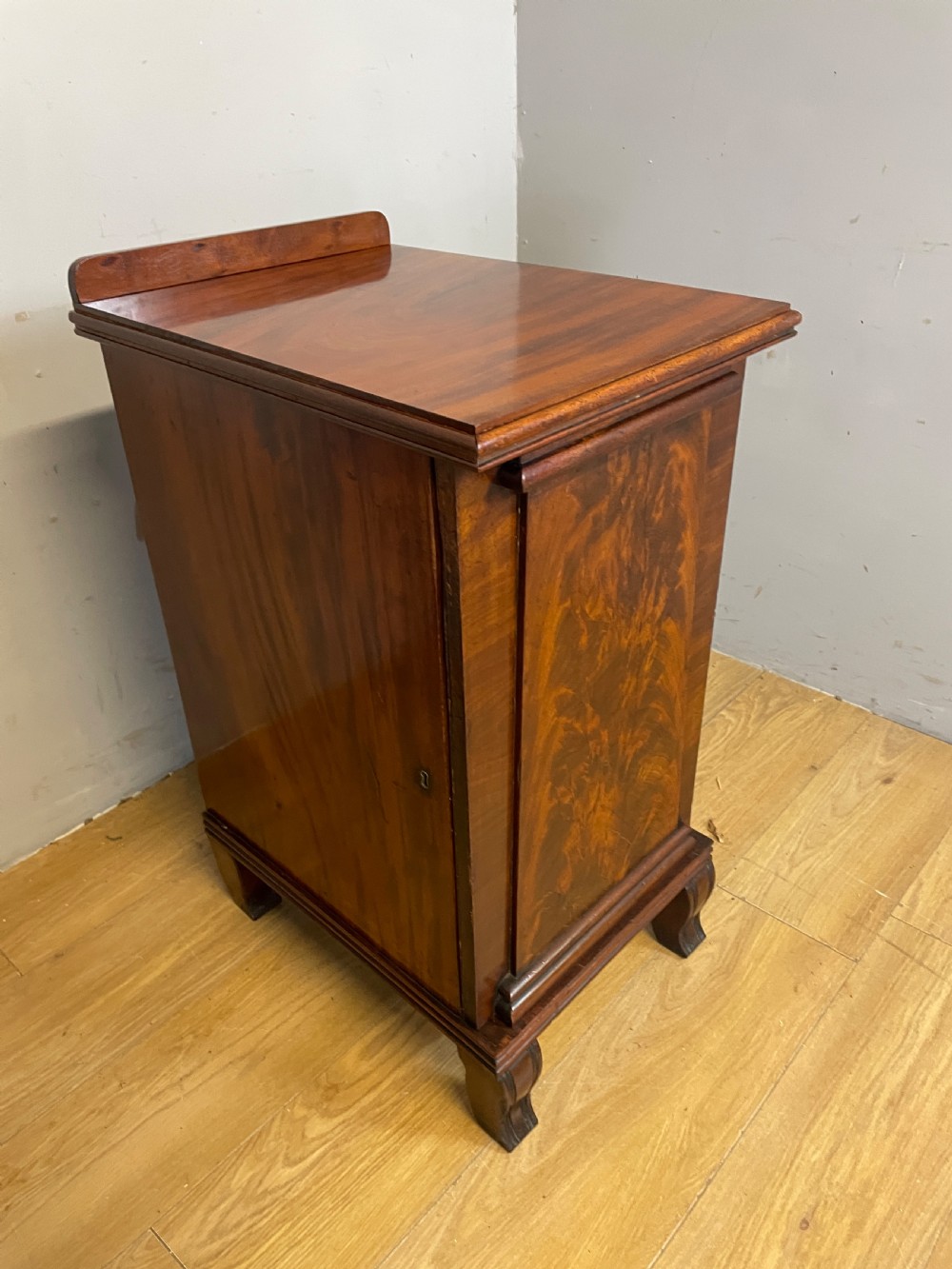 Pair of Regency flame mahogany bedside cabinets View VIII