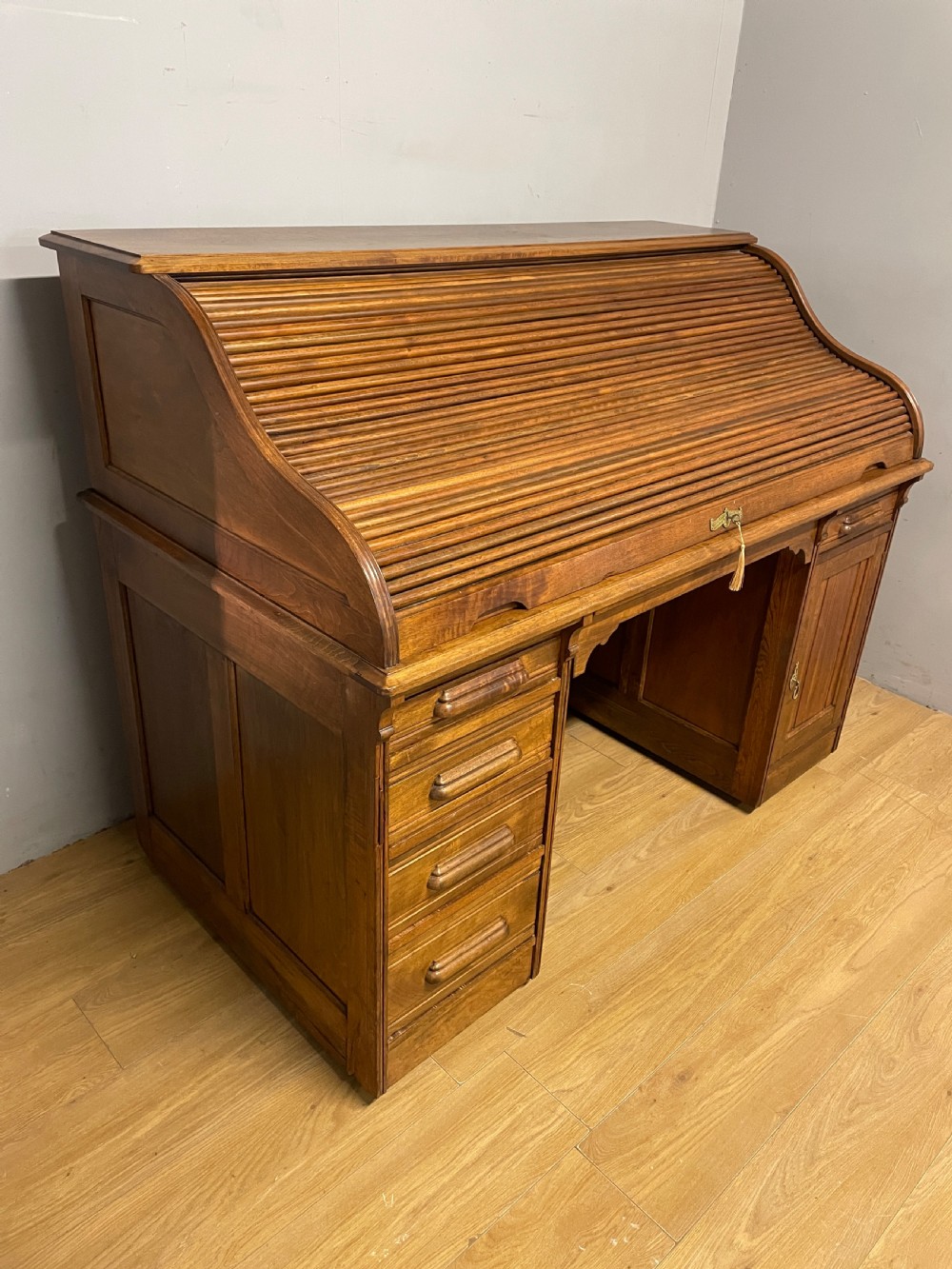 Edwardian walnut American roll top desk circa 1910 View III