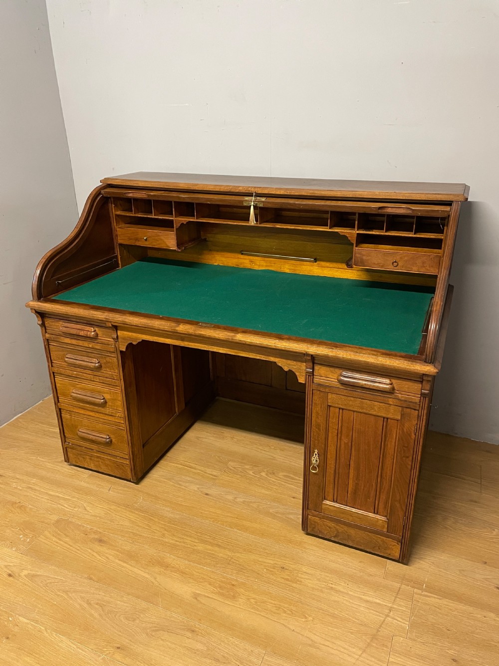 Edwardian walnut American roll top desk circa 1910 View V