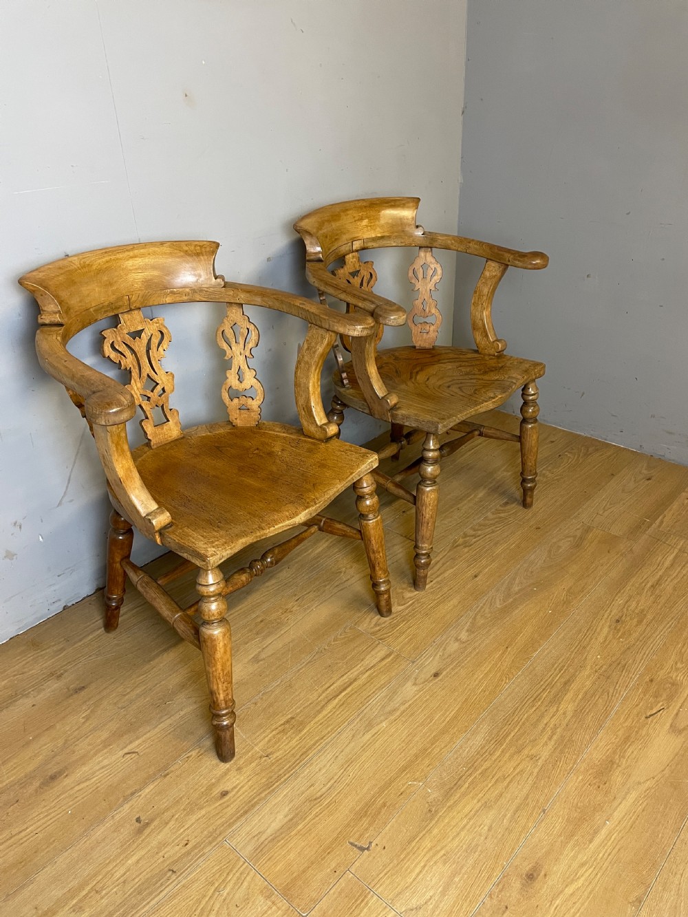 Pair of C19TH ash and elm bow back Windsor chairs  View III