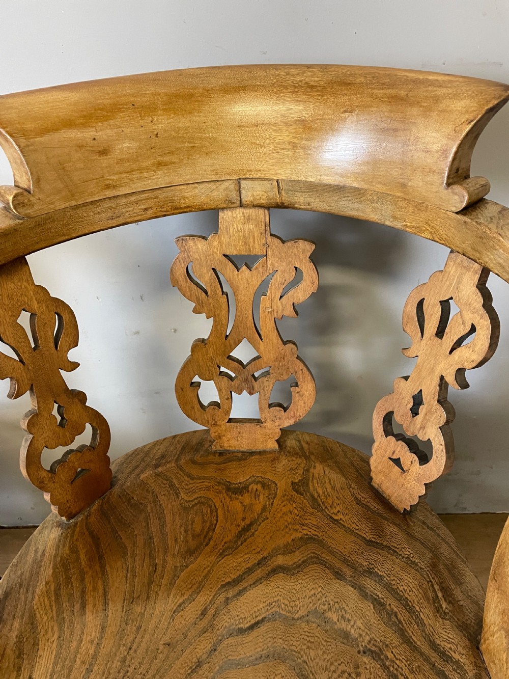 Pair of C19TH ash and elm bow back Windsor chairs  View IV