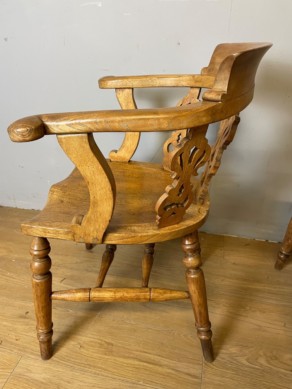 Pair of C19TH ash and elm bow back Windsor chairs  View VIII