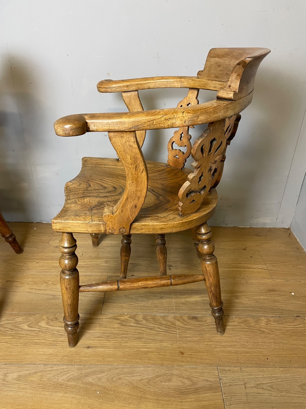 Pair of C19TH ash and elm bow back Windsor chairs  View IX